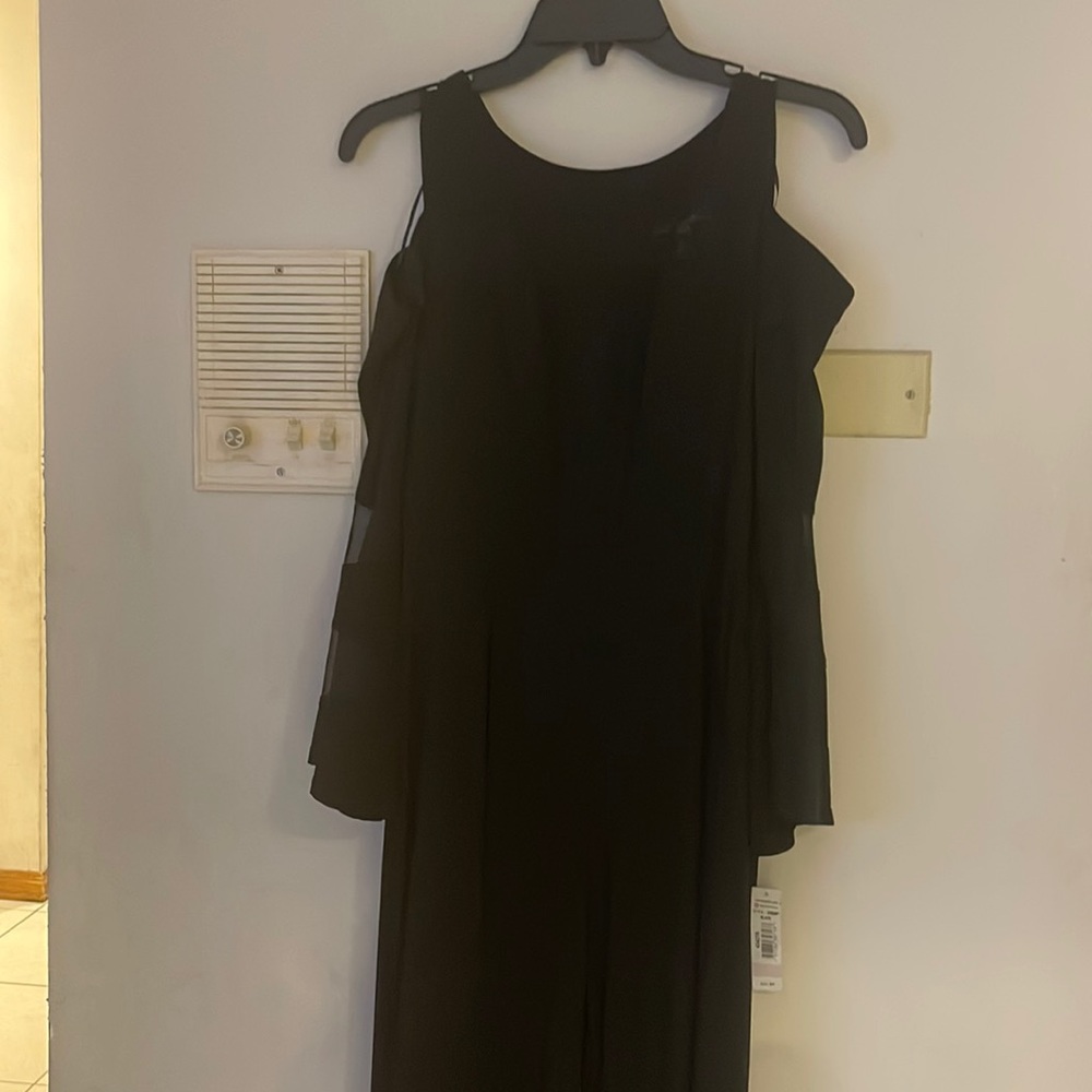 This R&M Richards women's Black party jumpsuit is super bright and elegant. 6P